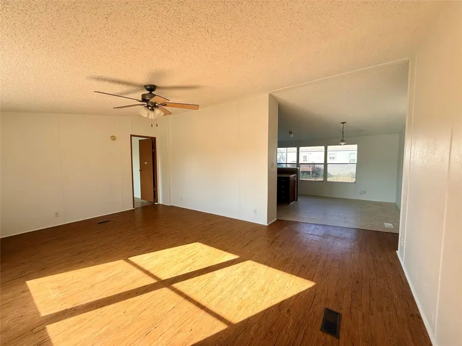 414 Avenue F, Lexington, TX 78947 - #3