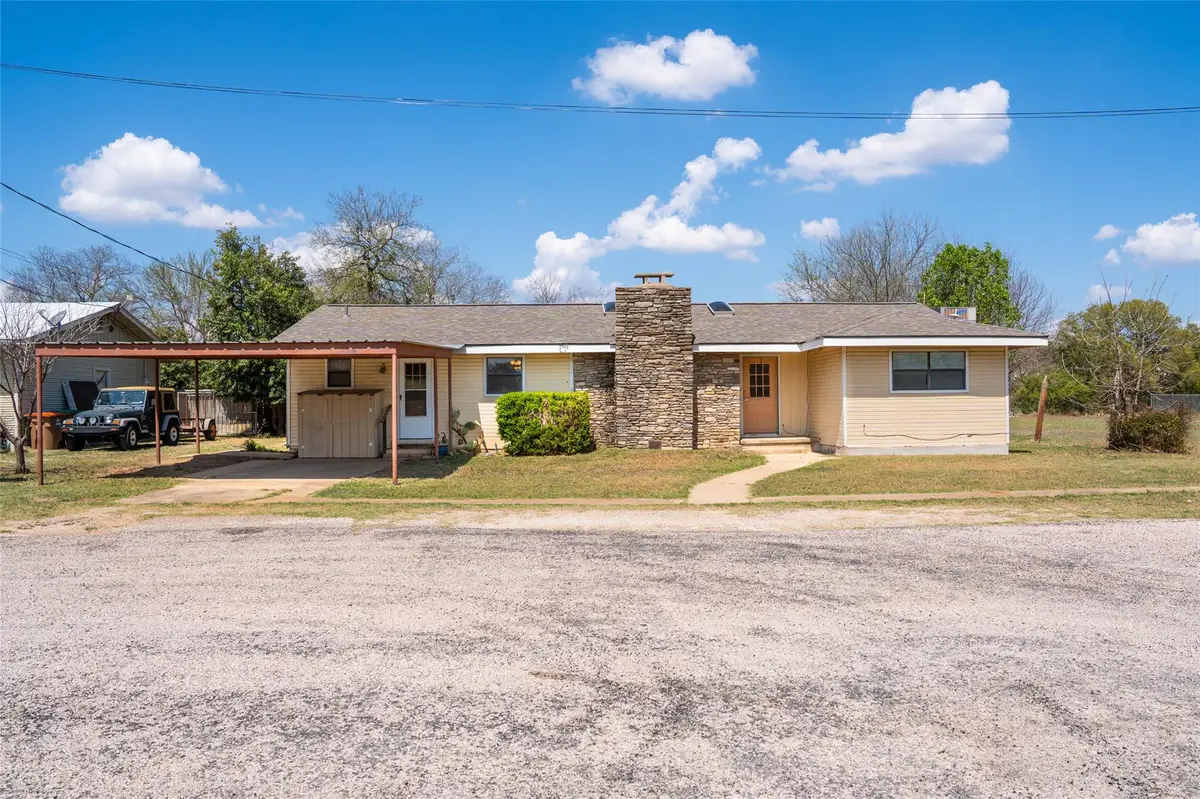 600 W Cypress St, Johnson City, TX 78636 - #1