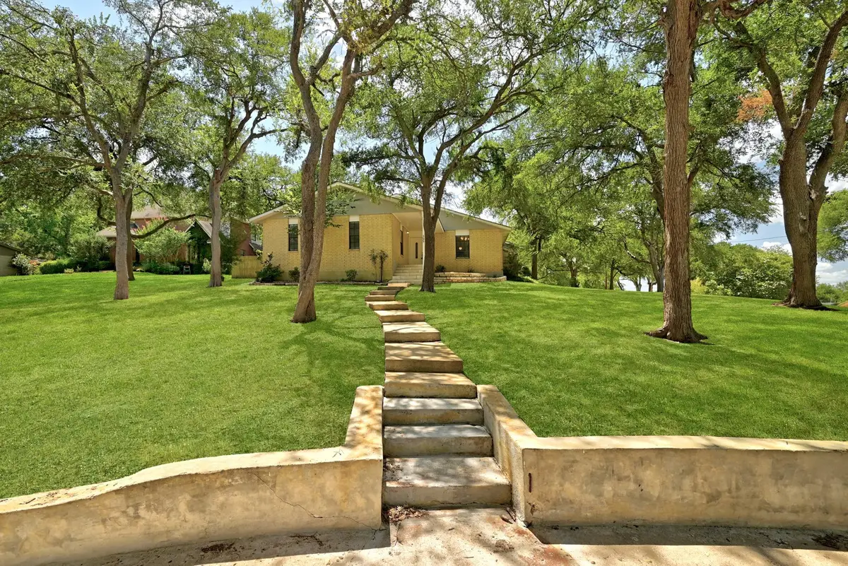 295 Oak Creek Cir, Luling, TX 78648 - #1