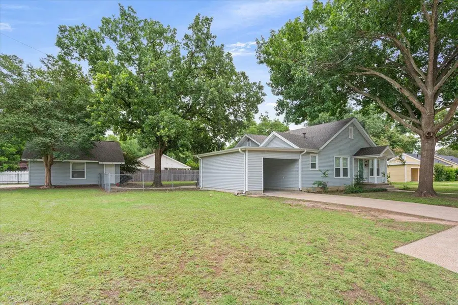 1607 N Harding Ave, Cameron, TX 76520 - #2