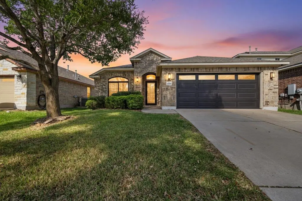 18528 Blue Pond Dr, Pflugerville, TX 78660 - #1