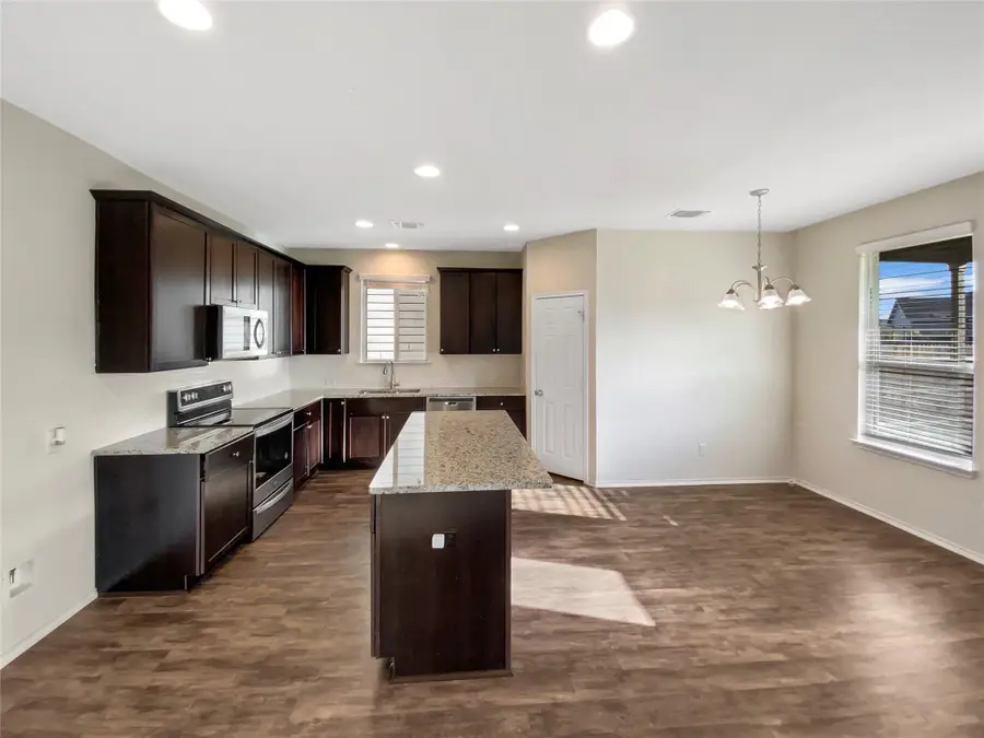 325 Bedford Falls Ln, Jarrell, TX 76537 - Image #2