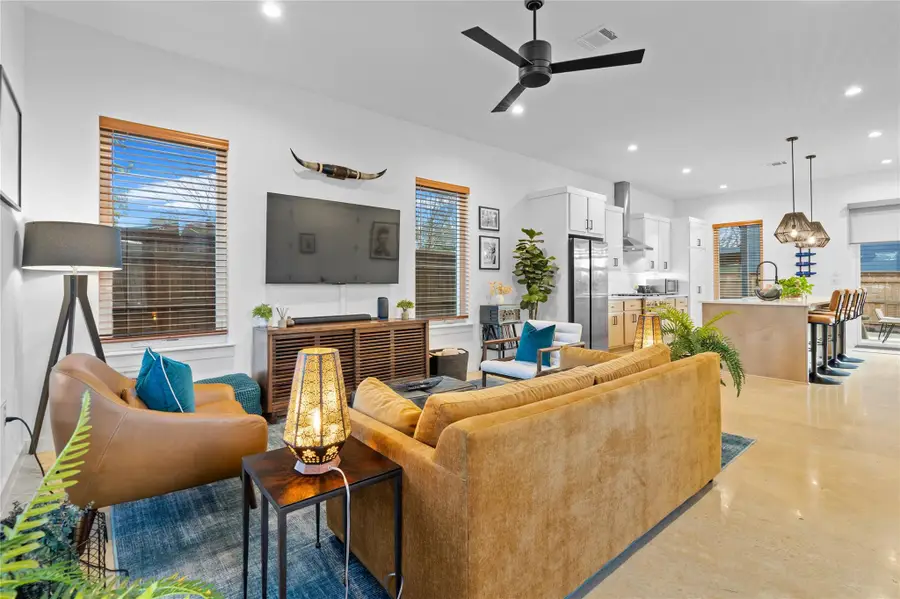 205 W Croslin St #1, Austin, TX 78752 - #3