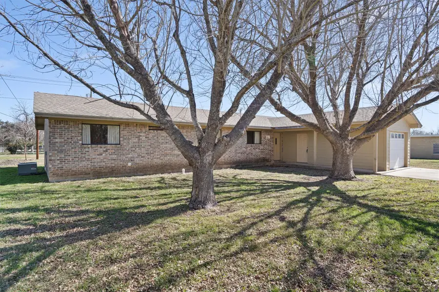 914 Victoria St, Taylor, TX 76574 - Image #3