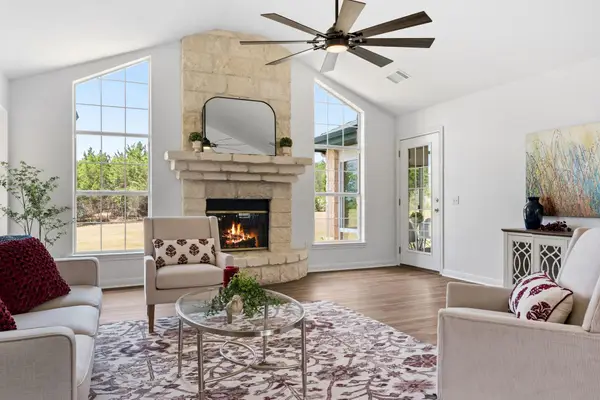 207 Meadow Oaks Dr, Dripping Springs, TX 78620