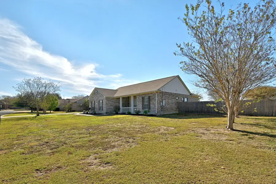 119 Brazos Dr, Hutto, TX 78634 - Image #2