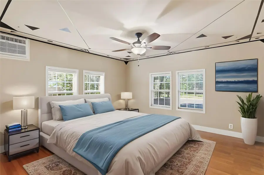 717 N Heideke St, Seguin, TX 78155 - Image #2