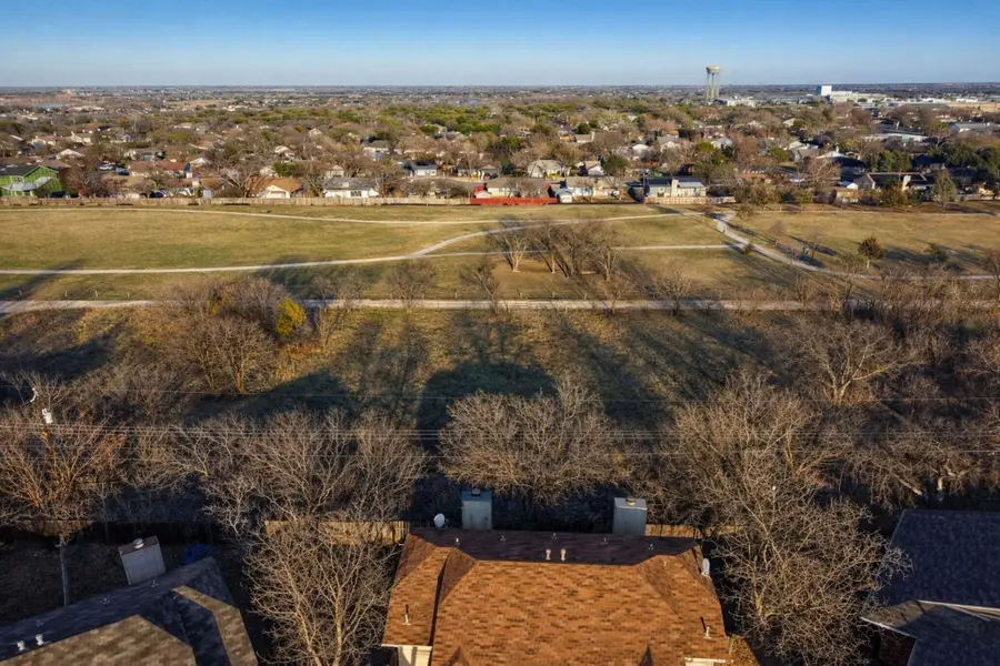 902 E Bowman Dr, Round Rock, TX 78664 - Image #2