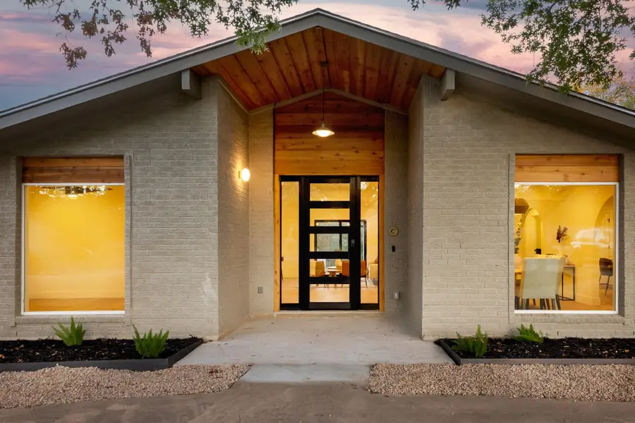 10111 Rocking Horse Rd, Austin, TX 78748 - Image #2