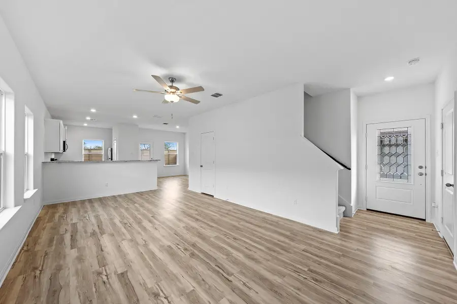 201 Paradise Canyon Dr, Jarrell, TX 76537 - #2