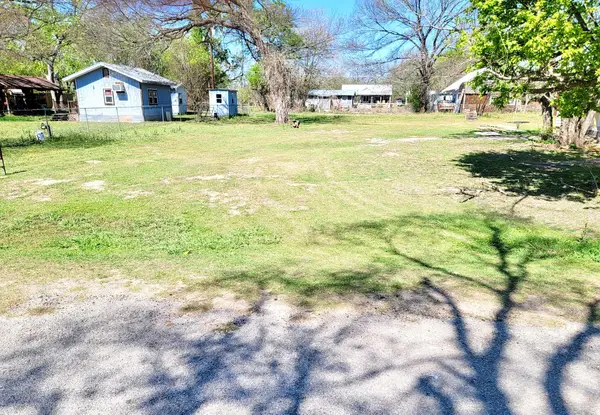 302 A Lee St, Smithville, TX 78957