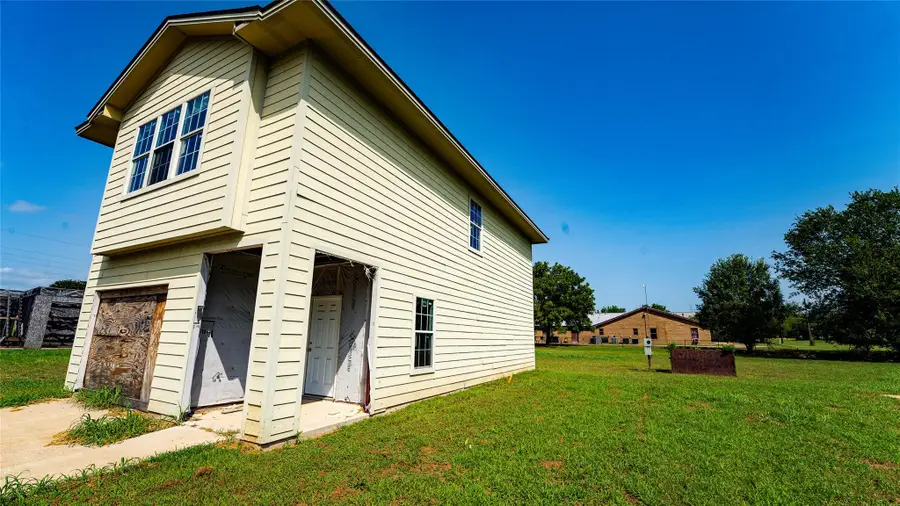213 E 4th St, Rockdale, TX 76567 - #2