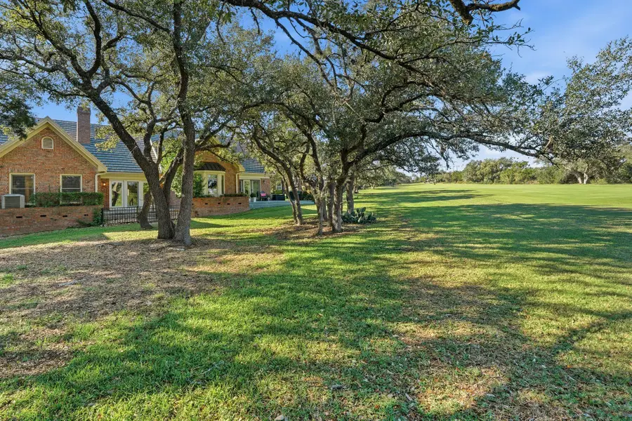 28 Tournament Way, The Hills, TX 78738 - Image #2