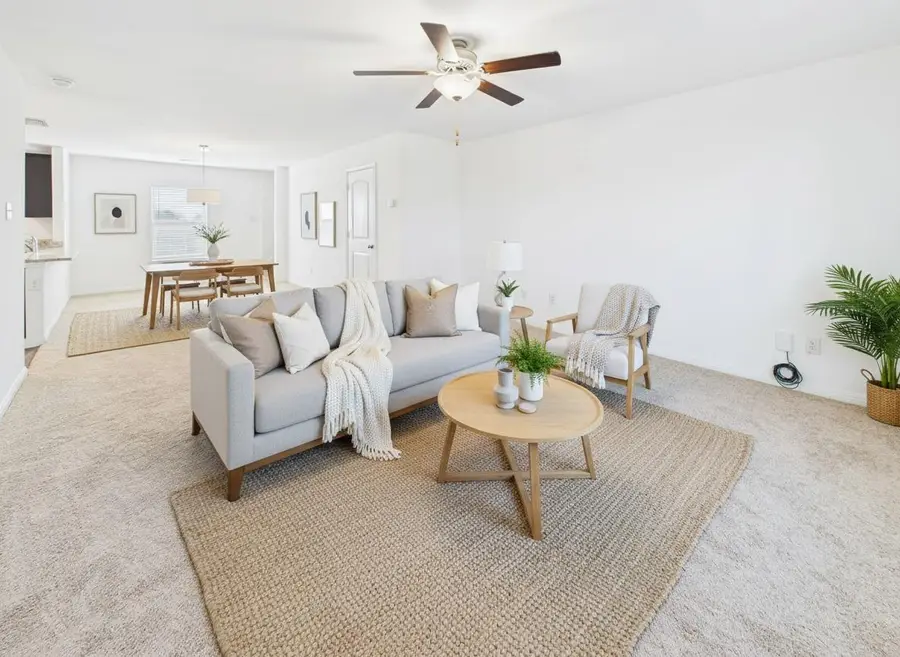 525 Riverdale Dr, Jarrell, TX 76537 - #2