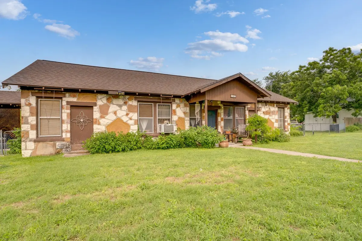 204 Brewster Ave, Florence, TX 76527 - #1