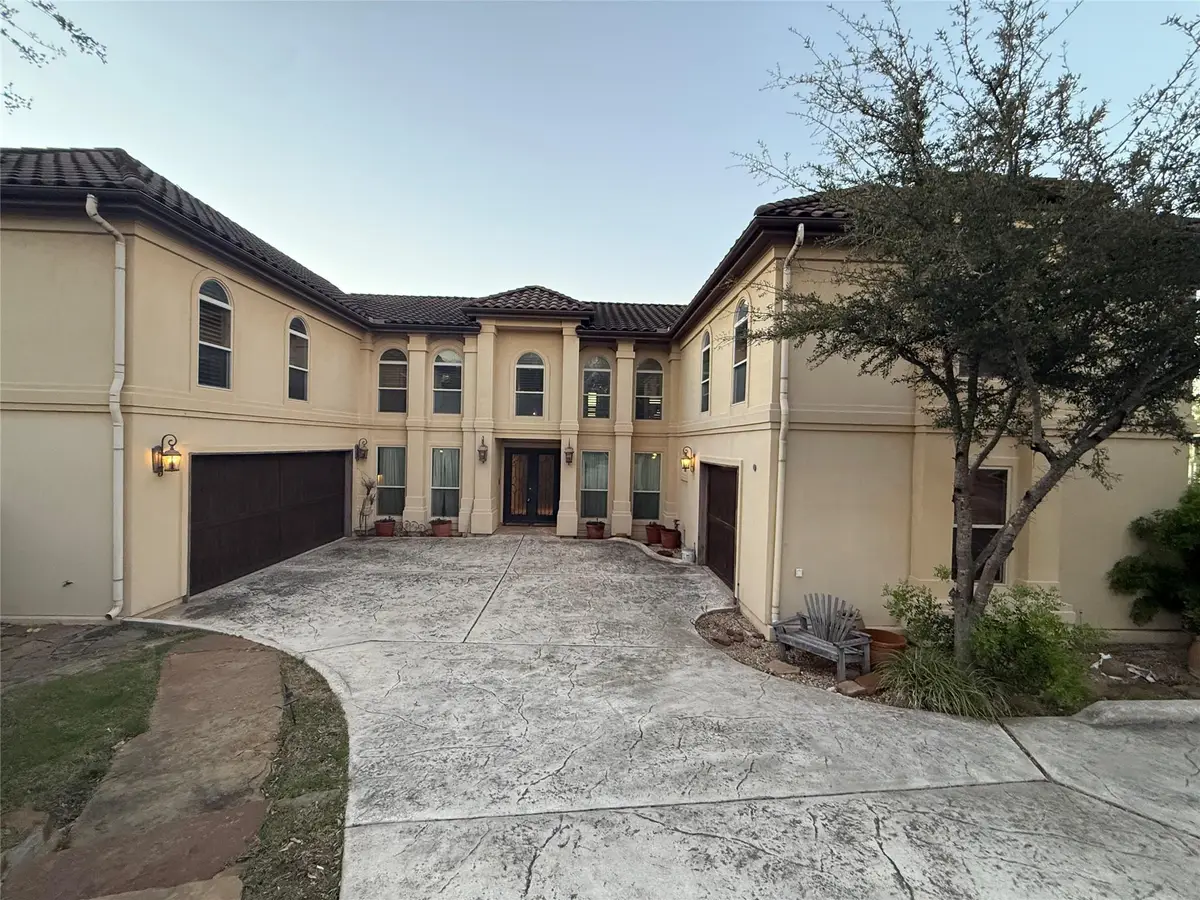 8 Monarch Oaks Ln, The Hills, TX 78738 - #1