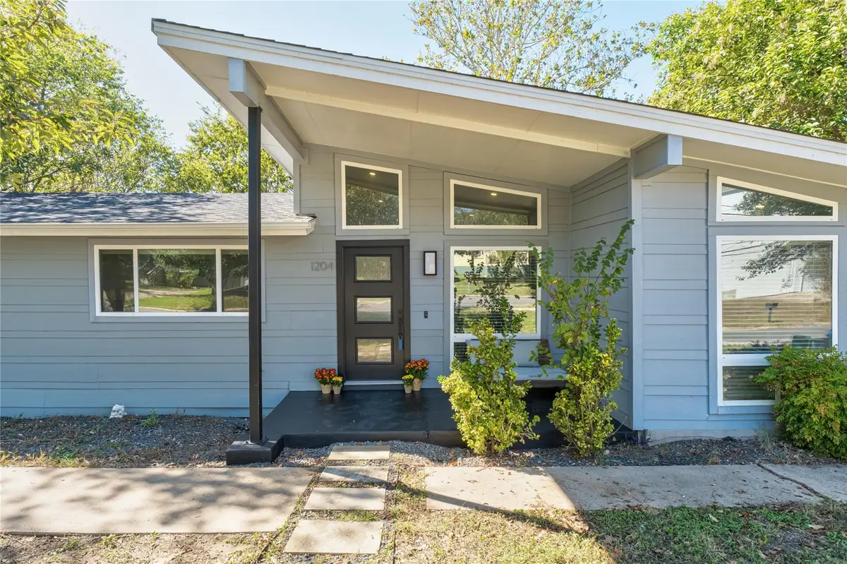 1204 Eleanor St, Austin, TX 78721 - Image #1