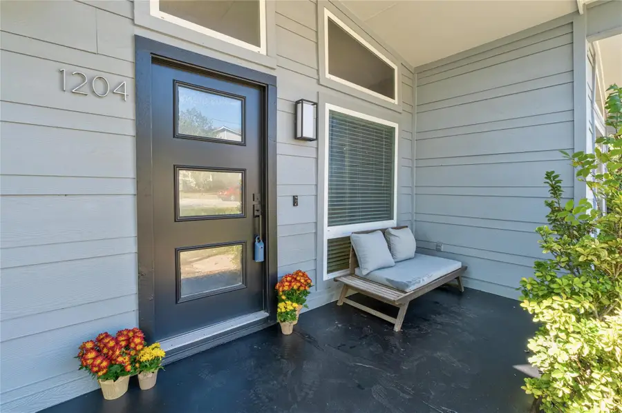 1204 Eleanor St, Austin, TX 78721 - Image #2