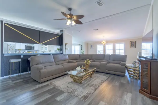 546 Texas Oak Dr, Cedar Creek, TX 78612