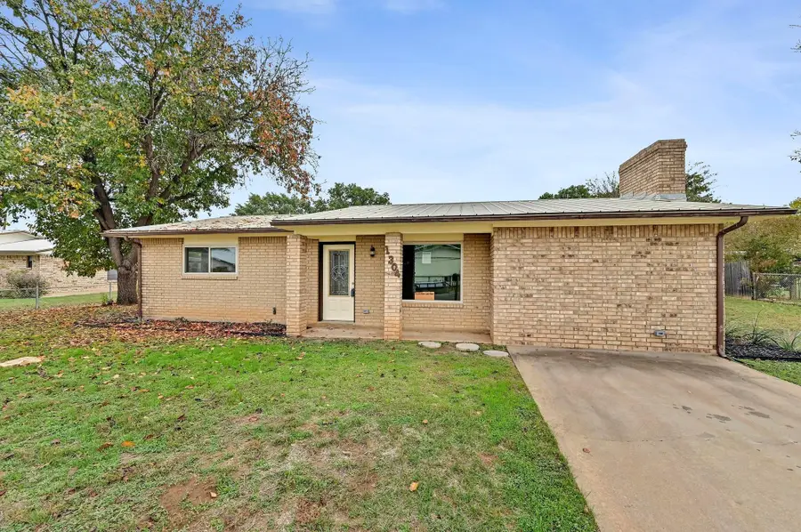 1304 E Luce St, Llano, TX 78643 - Image #2