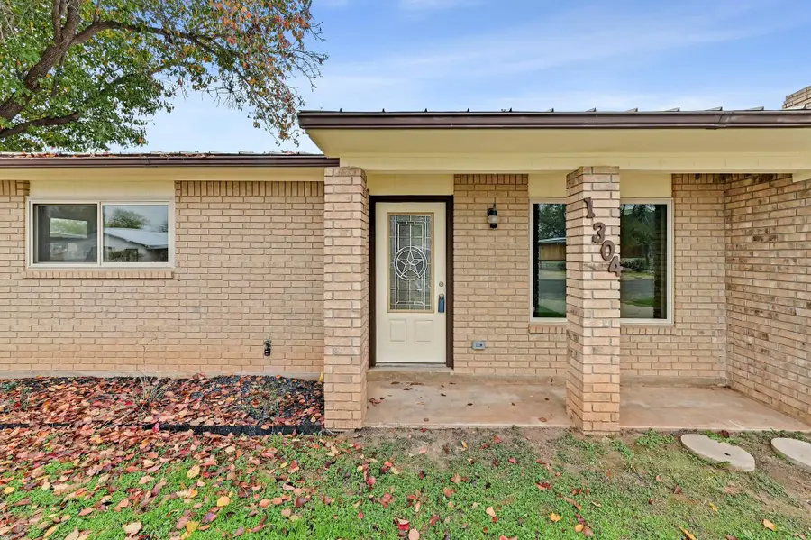 1304 E Luce St, Llano, TX 78643 - Image #3