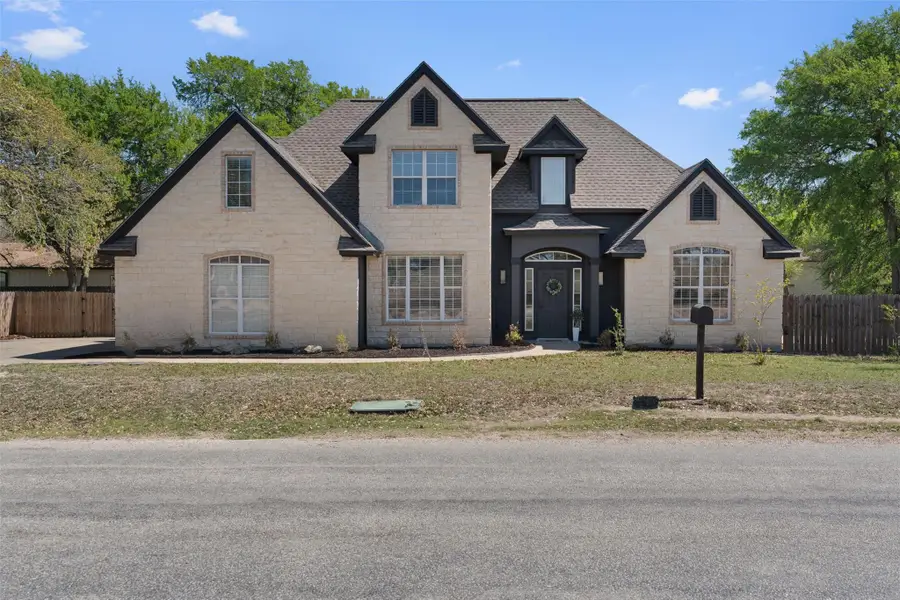 312 Country Club Dr, La Grange, TX 78945 - #2