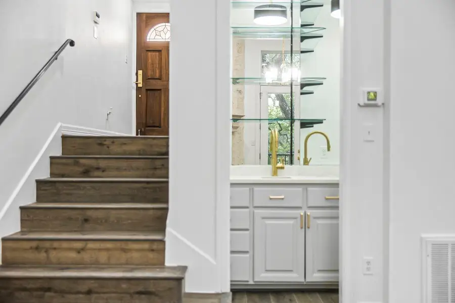 1701 Spyglass Dr #2, Austin, TX 78746 - #3