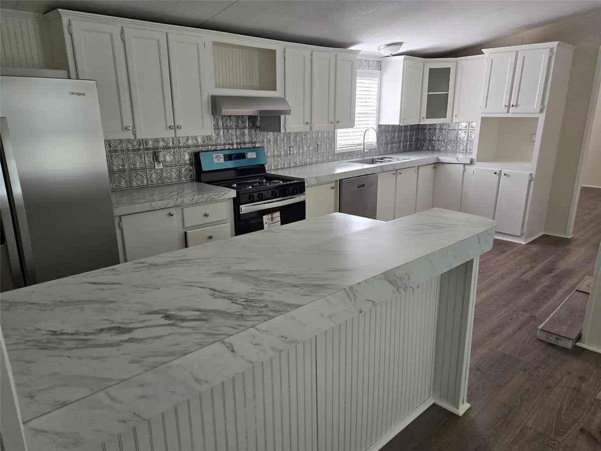 2807 Lone Tree Rd, Victoria, TX 77901 - #1