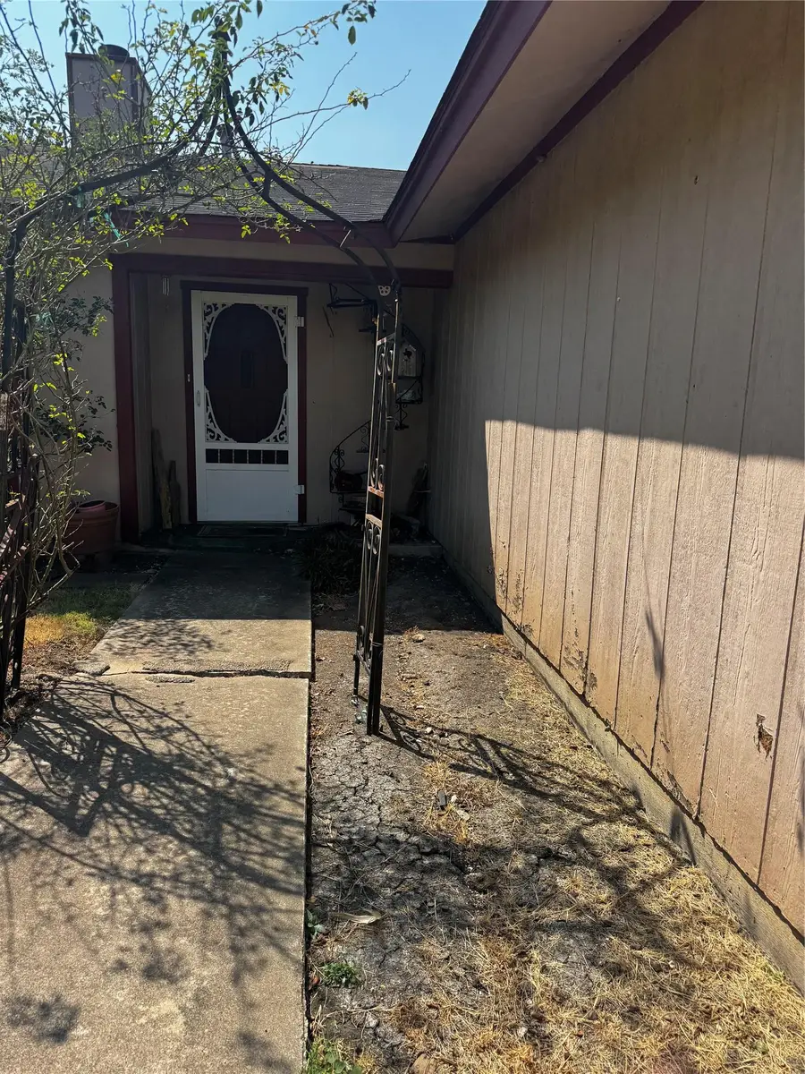 500 Hosack St, Taylor, TX 76574 - #3