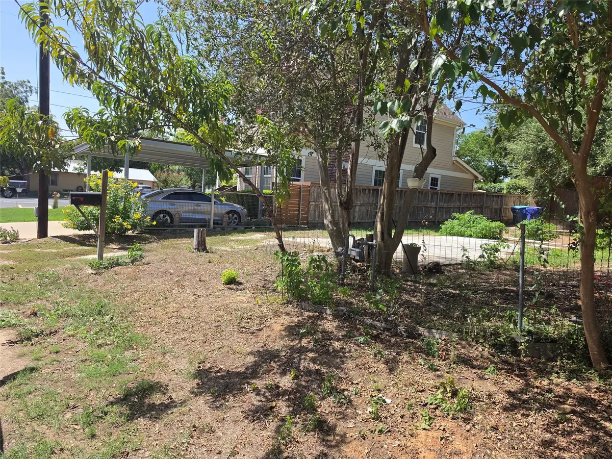 102 E Alamo St, Elgin, TX 78621 - #1