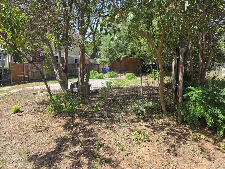 102 E Alamo St, Elgin, TX 78621 - #2