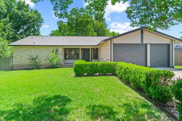2305 Donna Dr, Taylor, TX 76574