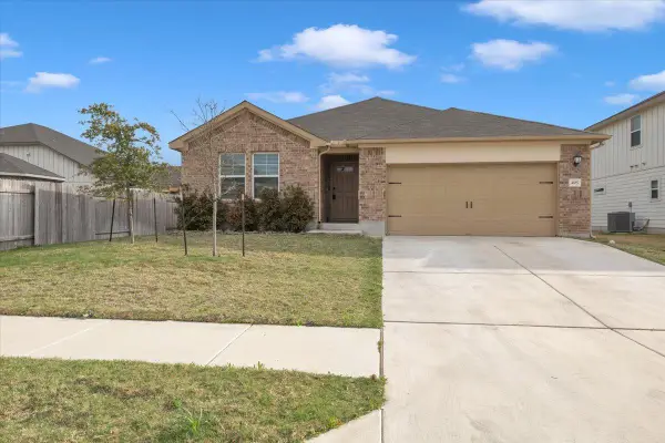 405 Grasslands Trl, Hutto, TX 78634