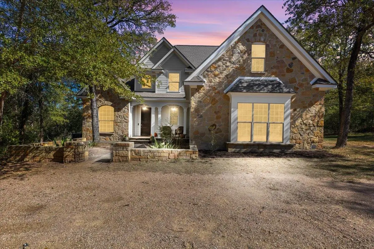 206 Laura Ln, Bastrop, TX 78602 - #1