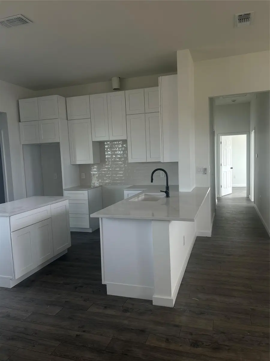 138 Blushing Dr, Cedar Creek, TX 78612 - Image #3