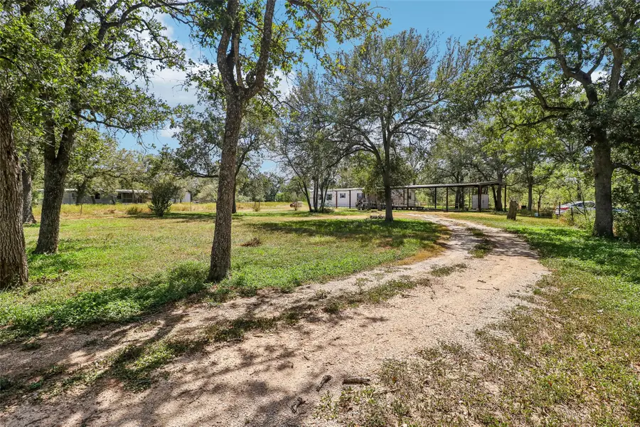 716 W County Road 109 Rd, Leesville, TX 78122 - #3