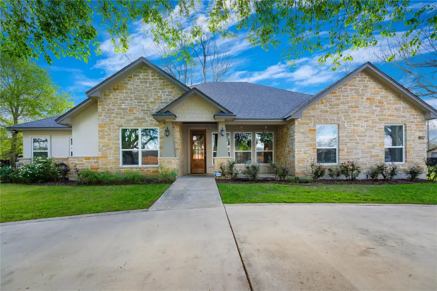 802 Wilkes St, Smithville, TX 78957 - #2