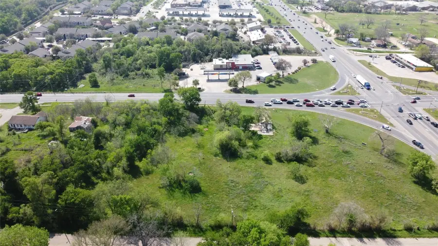 1804 Chestnut St, Bastrop, TX 78602 - #2