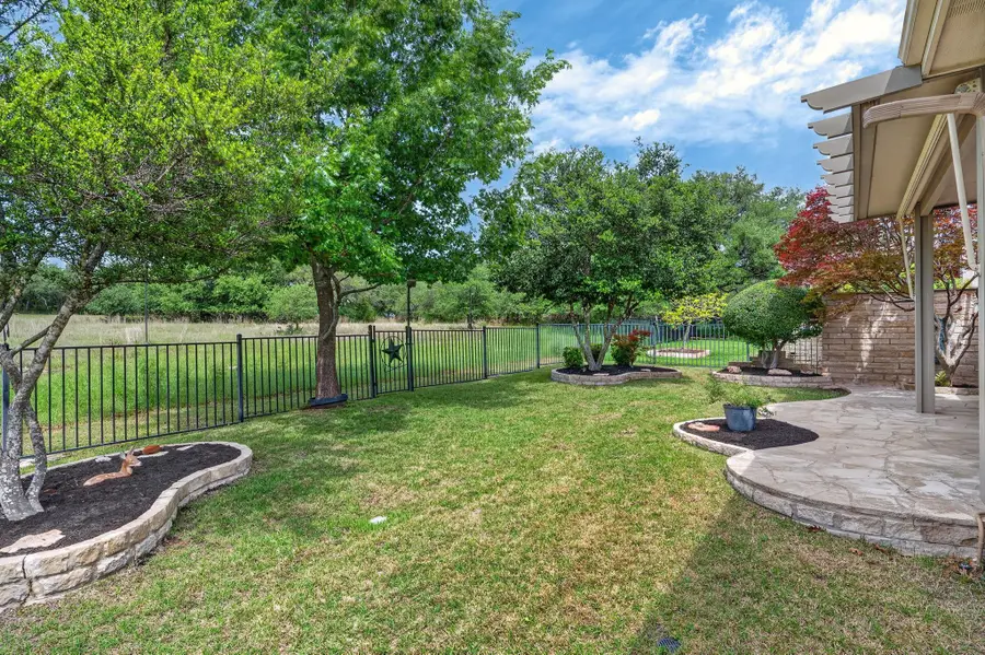 327 Fieldstone Dr, Georgetown, TX 78633 - #2