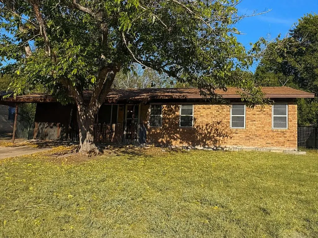 305 Highland Dr, Burnet, TX 78611 - Image #1