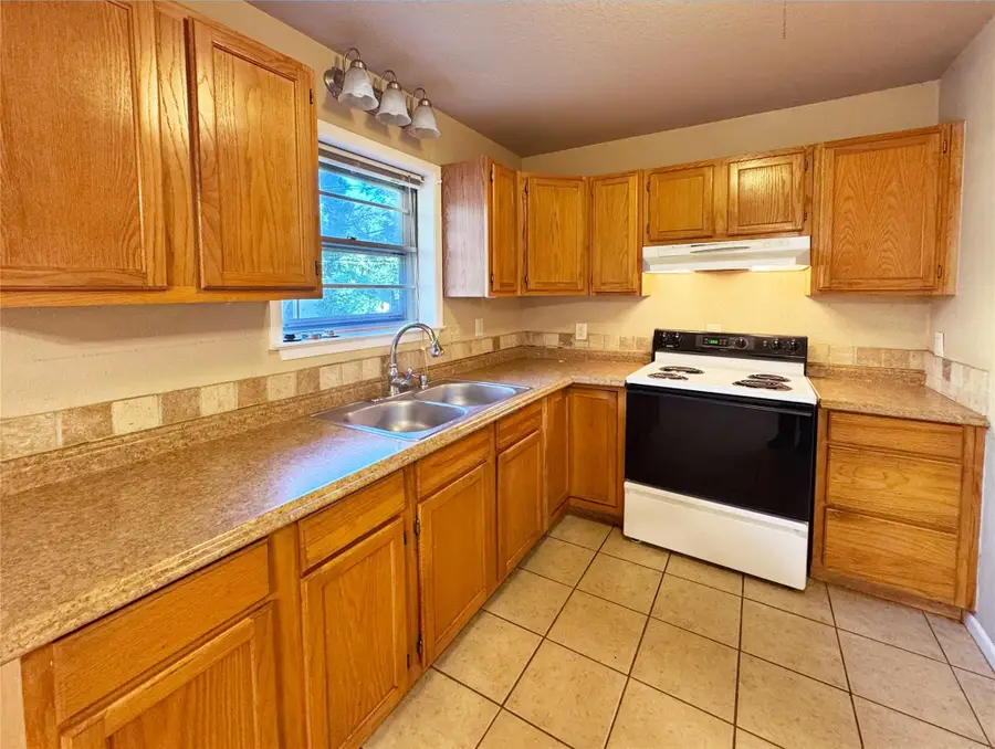 305 Highland Dr, Burnet, TX 78611 - Image #3