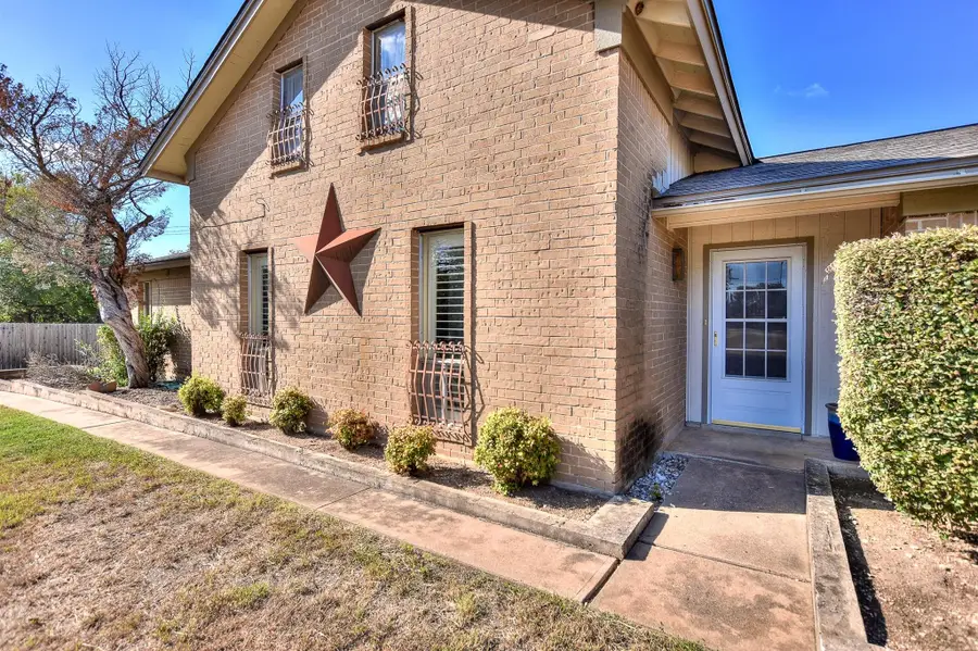 118 Oak Ridge Cir, Georgetown, TX 78628 - Image #3