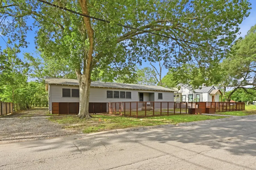 820 Bois D'arc St, Lockhart, TX 78644 - #3