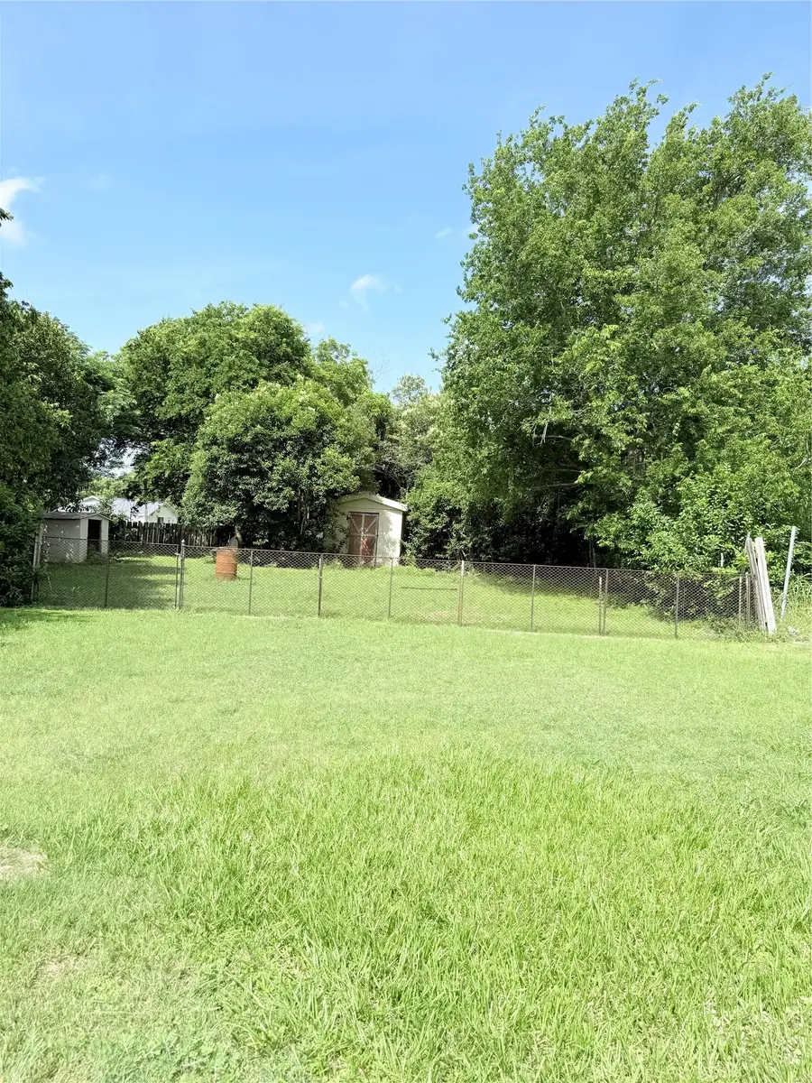 404 S Love Ave, Florence, TX 76527 - #2