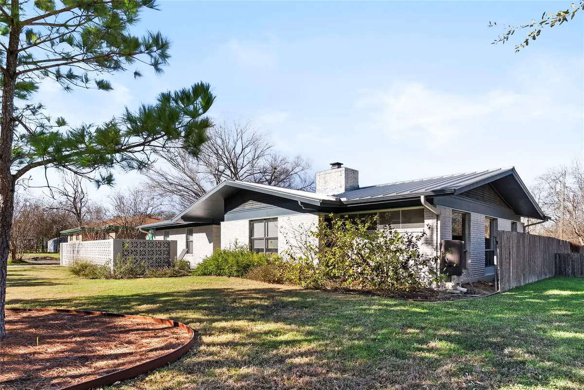 204 Taylor Rd, Elgin, TX 78621 - #1