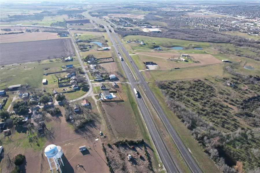 427 W Loop, Taylor, TX 76574 - Image #3