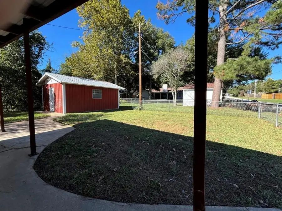 1009 Lawndale Ave, Brenham, TX 77833 - #2