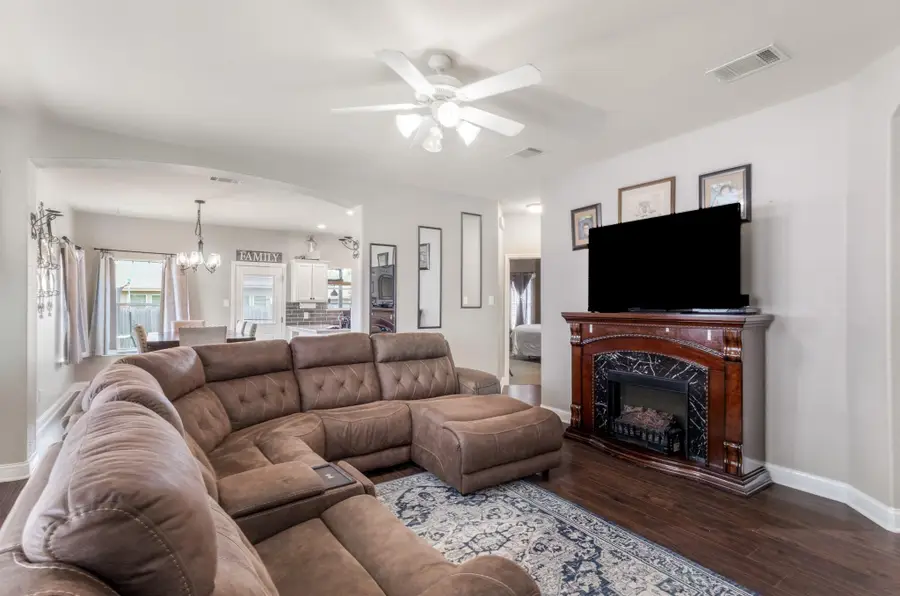 1015 Hondo Ln, Hutto, TX 78634 - #3