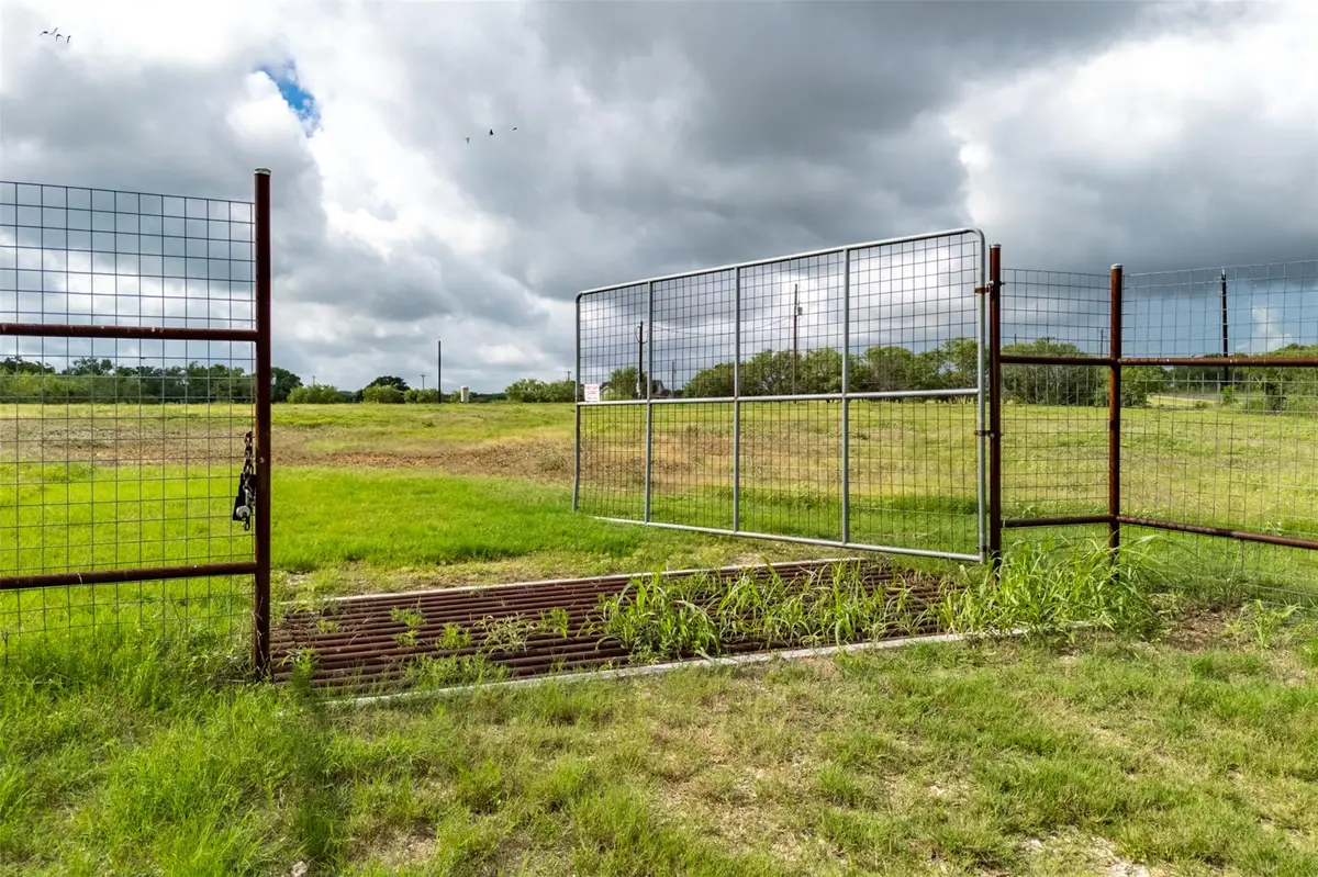 5485 County Road 249 Way, Gonzales, TX 78629 - #1