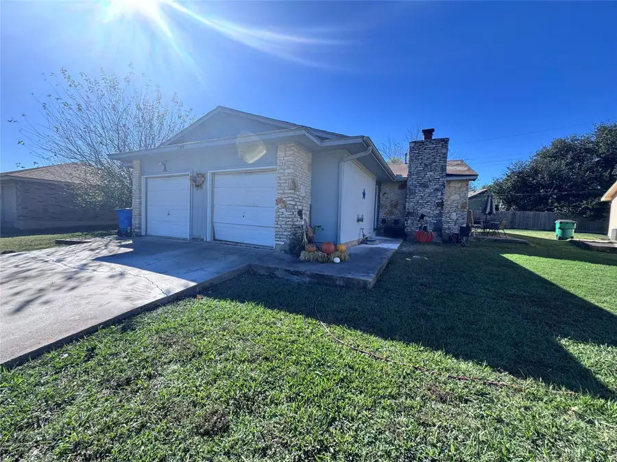 2709 Sunny Ln, Taylor, TX 76574 - Image #2